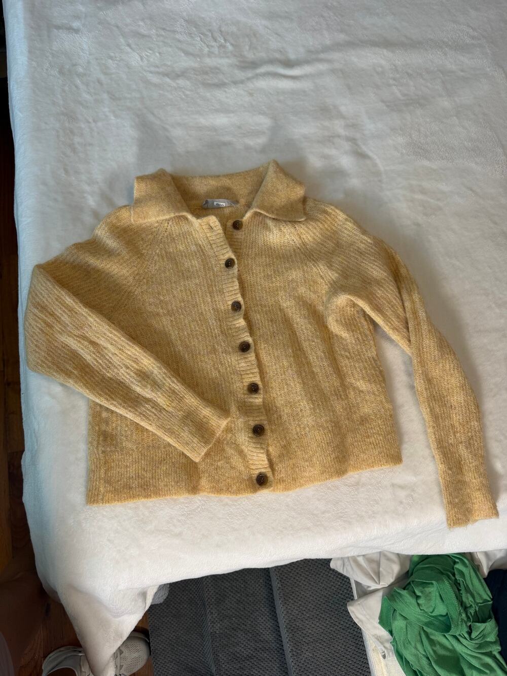Everlane Wool Blend Cardigan Sweater Yellow with Brown Buttons Girls Large